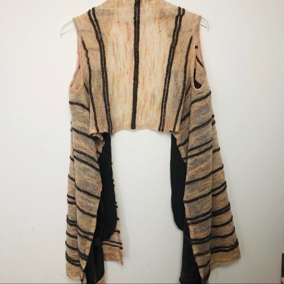 Moth women’s vest with long panel in front S/M - Picture 2 of 6
